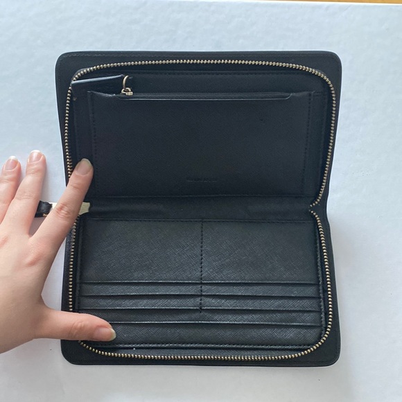 🖤✨CALVIN KLEIN CLUTCH WALLET ON STRAP - CAN FIT iPHONE AND LIPSTICK!✨🖤 - Picture 3 of 5